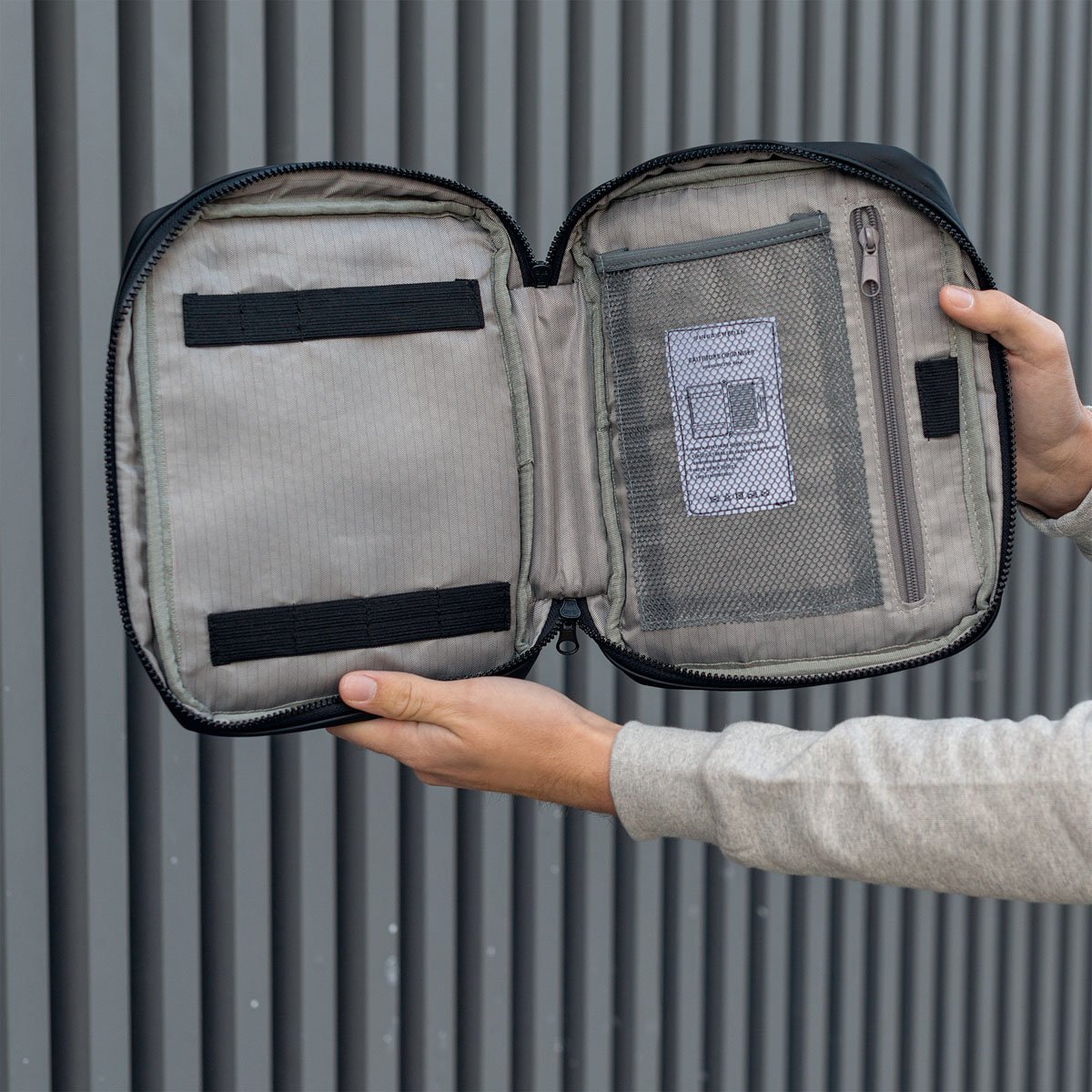 Organisateur nomade Vinga of Sweden – Cuir végétal & polyester, design nordique minimaliste, astucieux et made in Suède