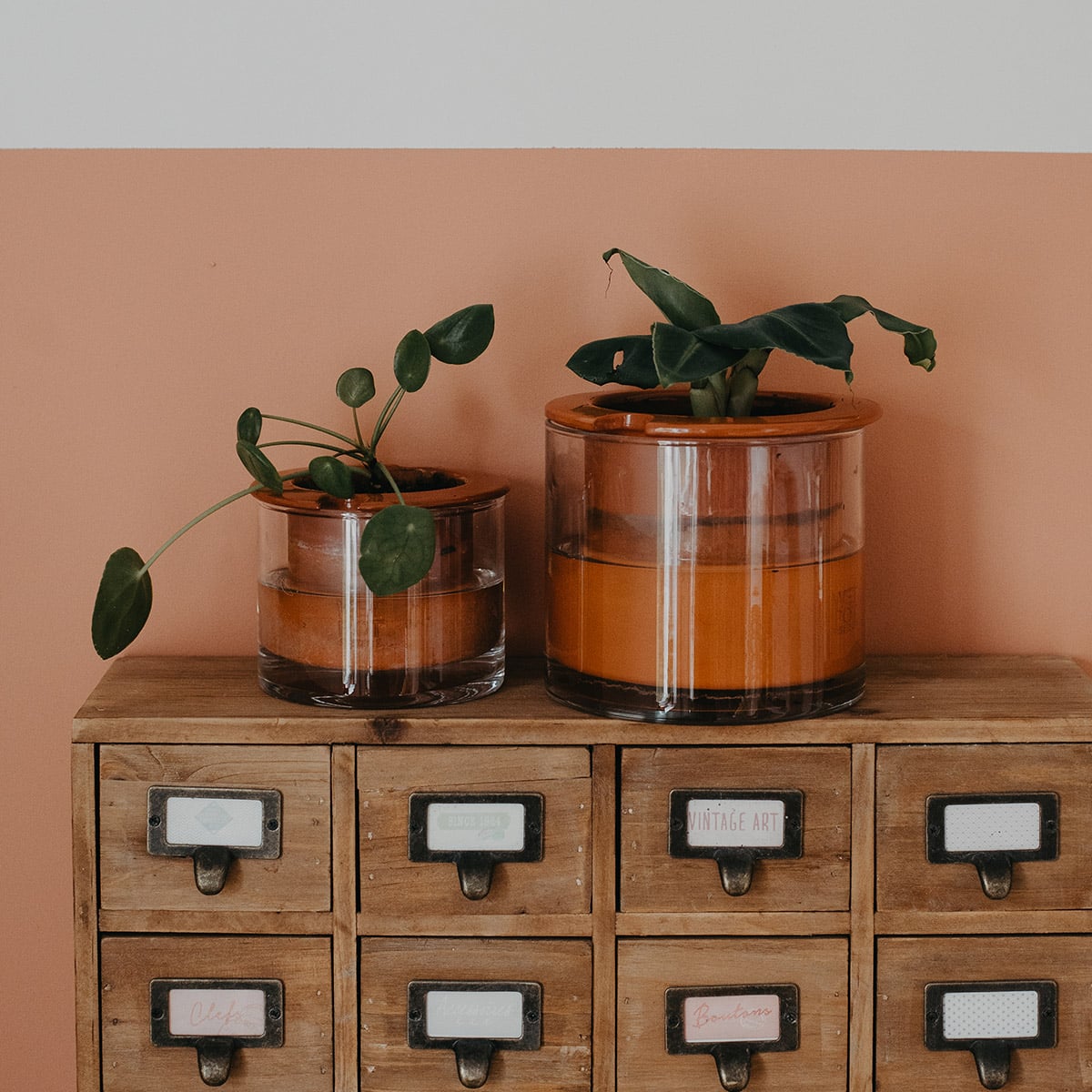 Pot ceramique intelligent Wet Pot S reservoir eau plantes autonomes design suedois