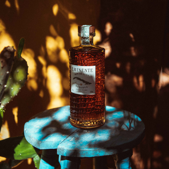 Rhum Eminente Reserva 7 ans – Rhum cubain premium vieilli en fût, 70 cl, notes aromatiques complexes, 41,3% alcool