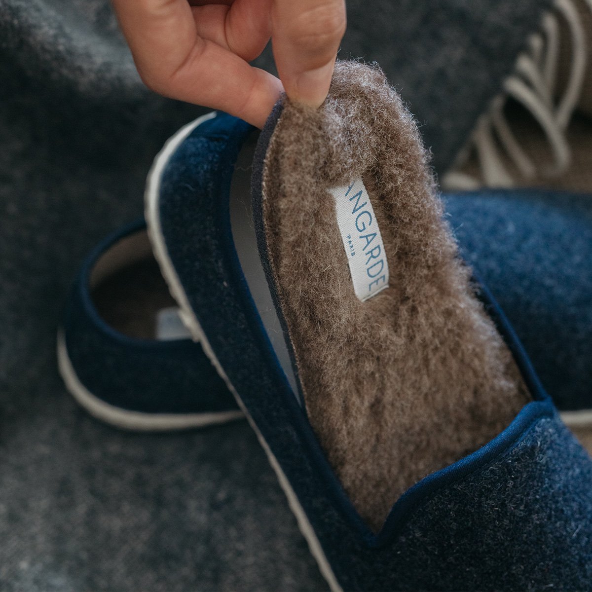 Chaussons en laine recyclée Angarde – Éco-chaussons stylés en laine et bouclette de coton, confortables et durables