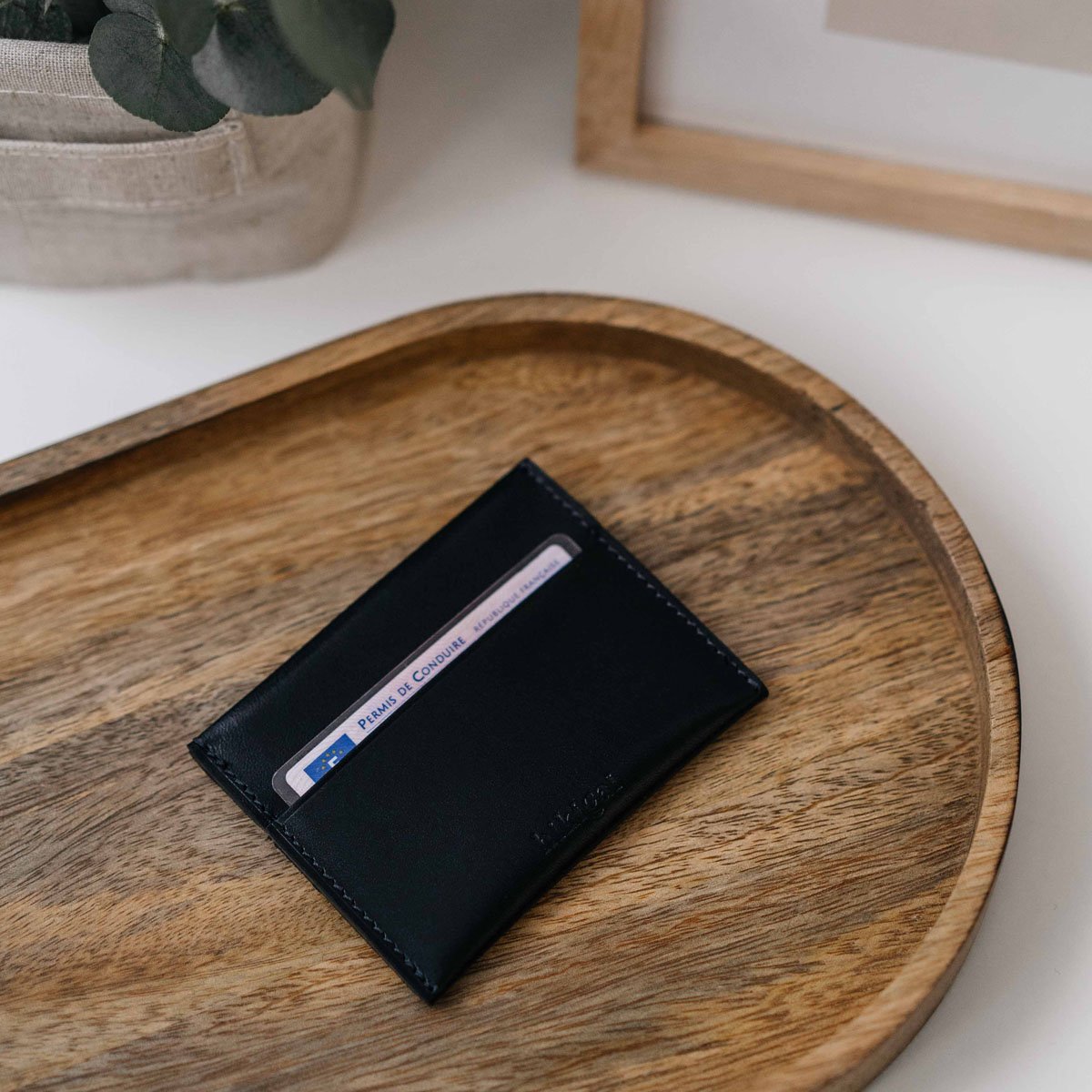 Porte-cartes slim en cuir personnalisable Hikigaï – Cuir végétal, design minimaliste et fabrication française, idéal pour minima