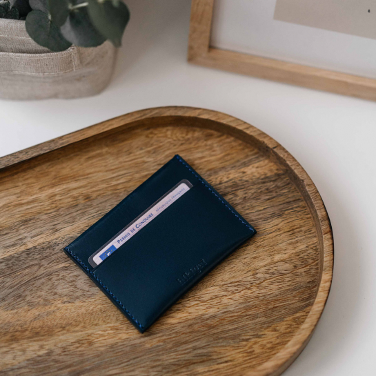 Porte-cartes slim en cuir personnalisable Hikigaï – Cuir végétal, design minimaliste et fabrication française, idéal pour minima
