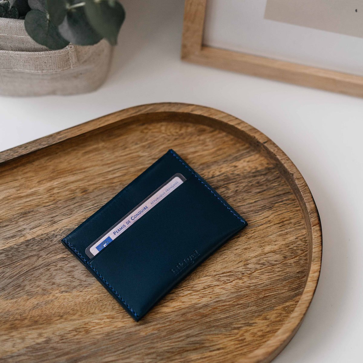 Porte-cartes slim en cuir personnalisable Hikigaï – Cuir végétal, design minimaliste et fabrication française, idéal pour minima