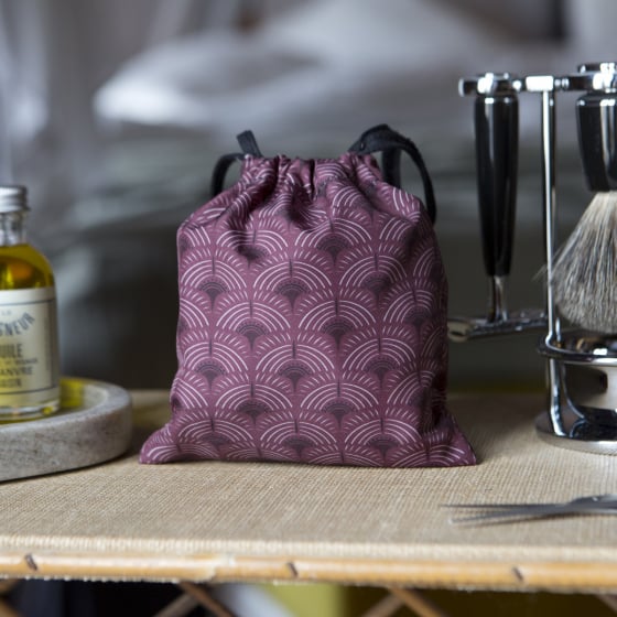 Bavoir à Barbe Okuri – Accessoire anti-poils pour miroir, design pratique, trois couleurs avec pochette