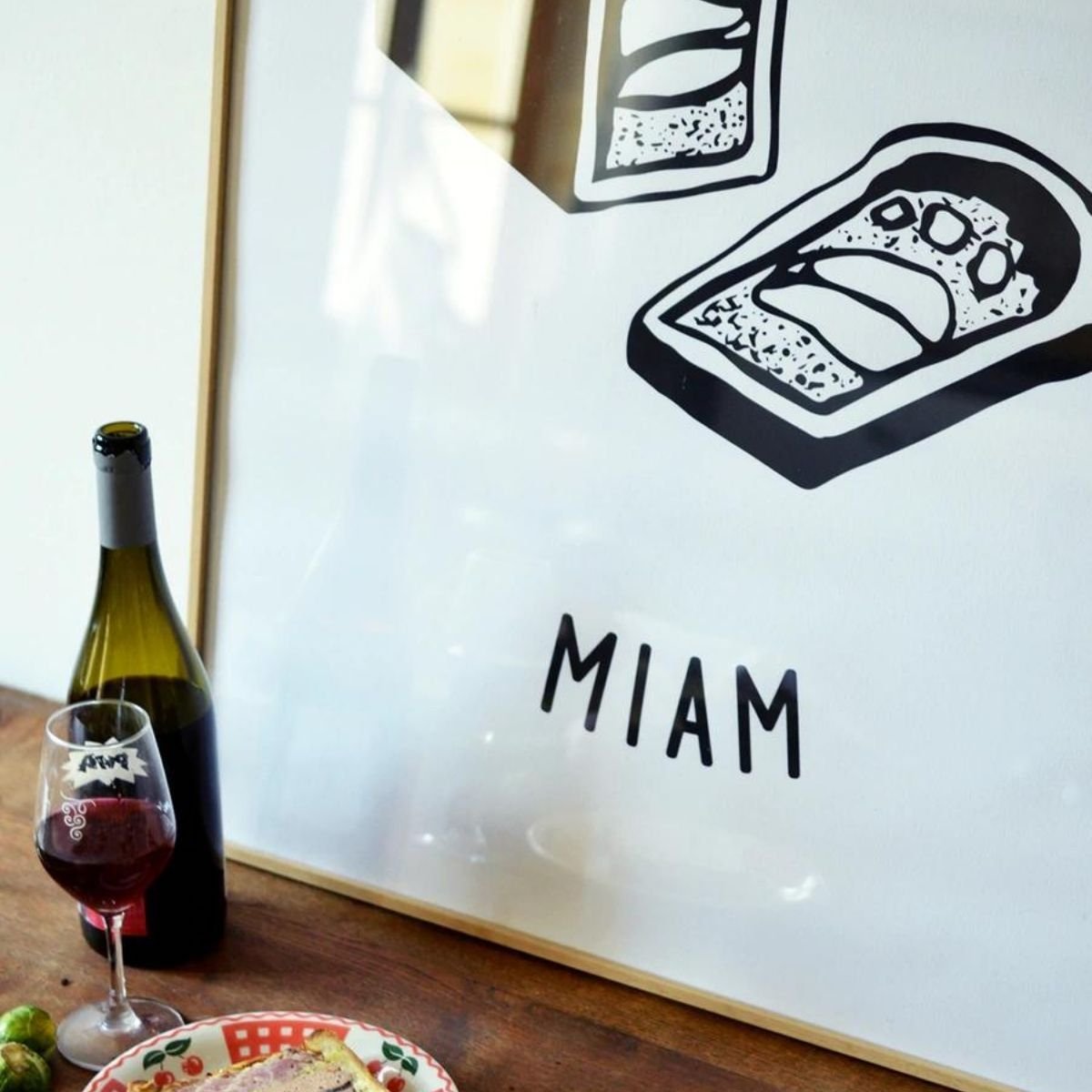 Affiche MIAM et GLOU FE RE – Art culinaire: Huîtres, Pâté en Croûte & Vin, Illustration Minimaliste Noir et Blanc