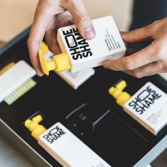 Kit Entretien Baskets SHOE SHAME – Nettoyage complet: spray, gel, déodorant, rafraîchisseur, brosse et lingettes