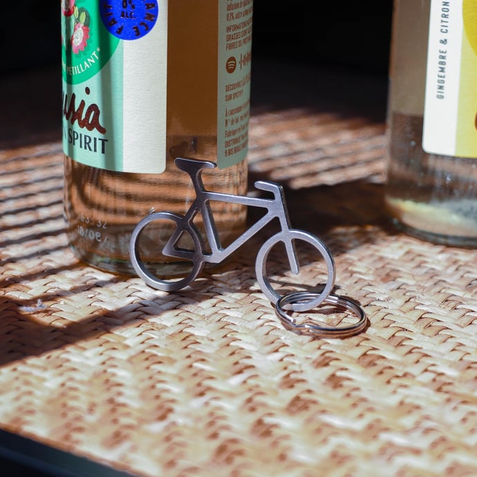 Porte-clés décapsuleur vélo – Kikkerland, porte-clés en acier inoxydable en forme de vélo