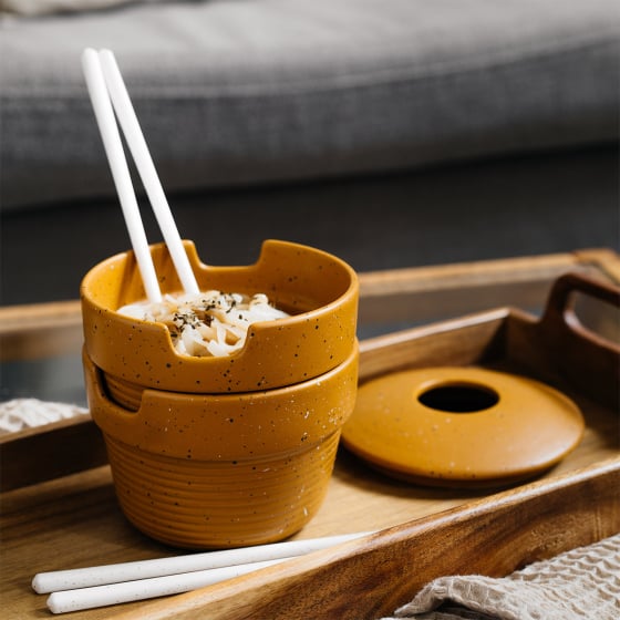 Duo de bols à nouilles empilables United By Blue – Céramique éco-responsable, couvercle & baguettes inclus