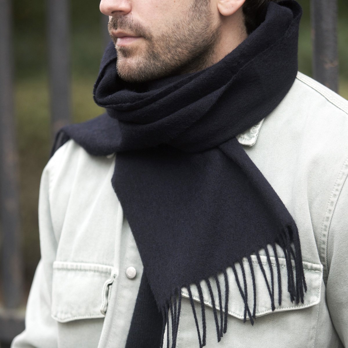 Écharpe en laine – Épilogue, écharpe unie en laine vierge 25x190 cm, intemporelle et élégante, fabriquée en Europe, style chic