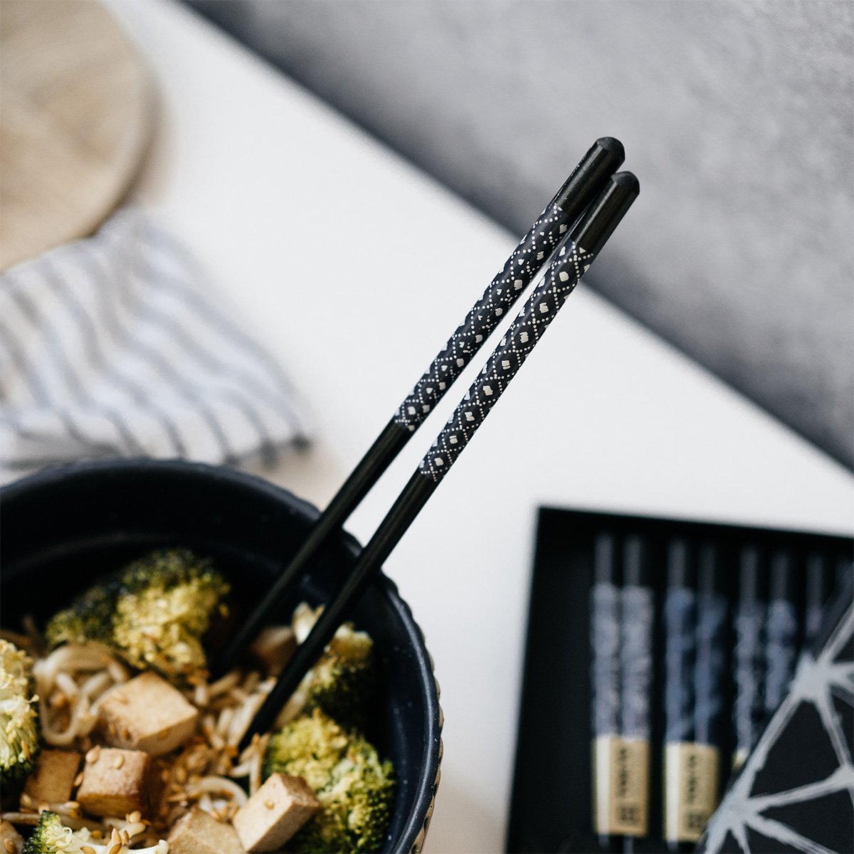 Baguettes en Bambou Tokyo Design Studio – Set de 5 Paires, Élégance Naturelle, Idéal Pour Soirées Sushi et Table d’Exception