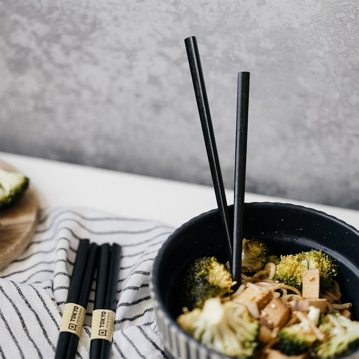 Baguettes en Bambou Tokyo Design Studio – Set de 5 Paires, Élégance Naturelle, Idéal Pour Soirées Sushi et Table d’Exception