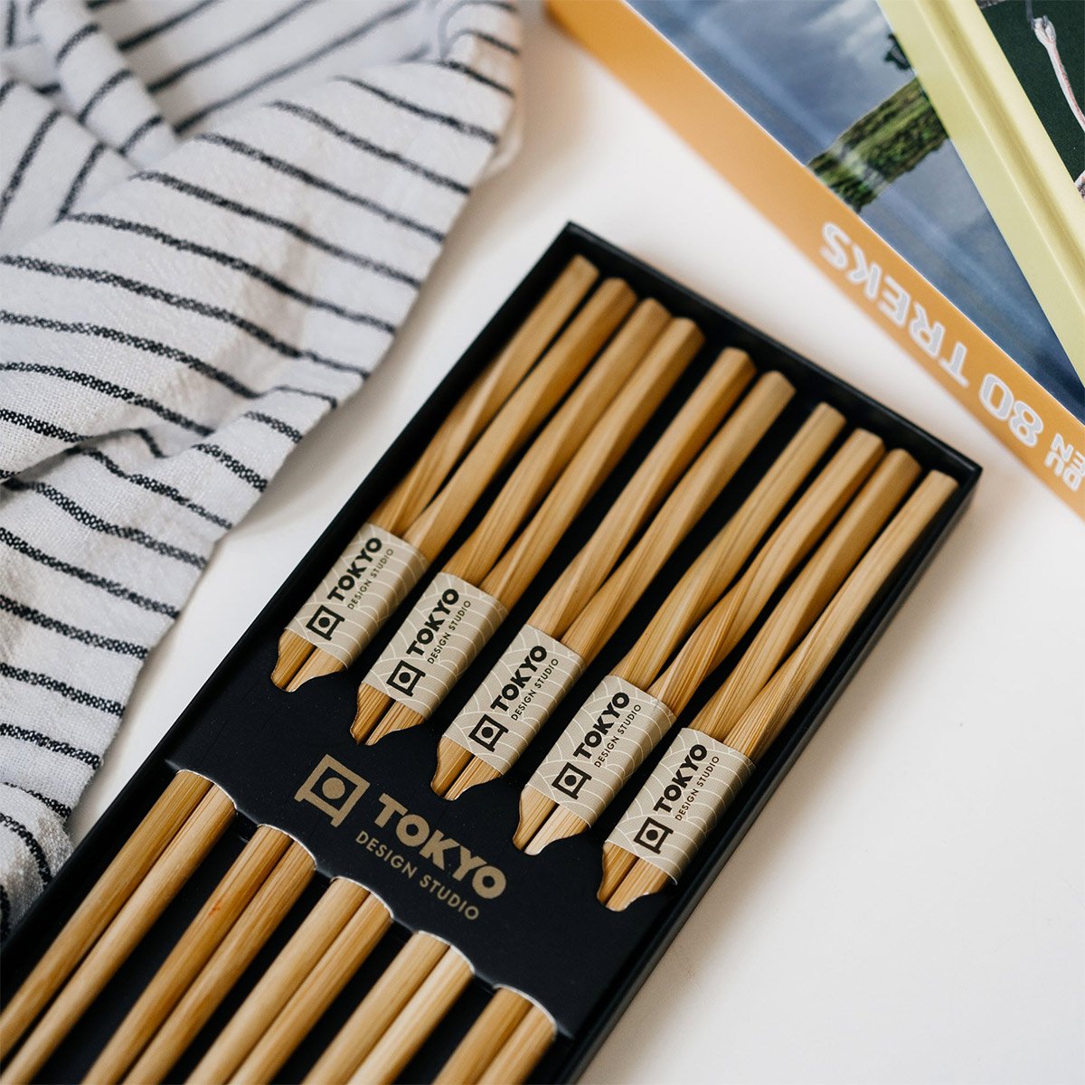 Baguettes en Bambou Tokyo Design Studio – Set de 5 Paires, Élégance Naturelle, Idéal Pour Soirées Sushi et Table d’Exception