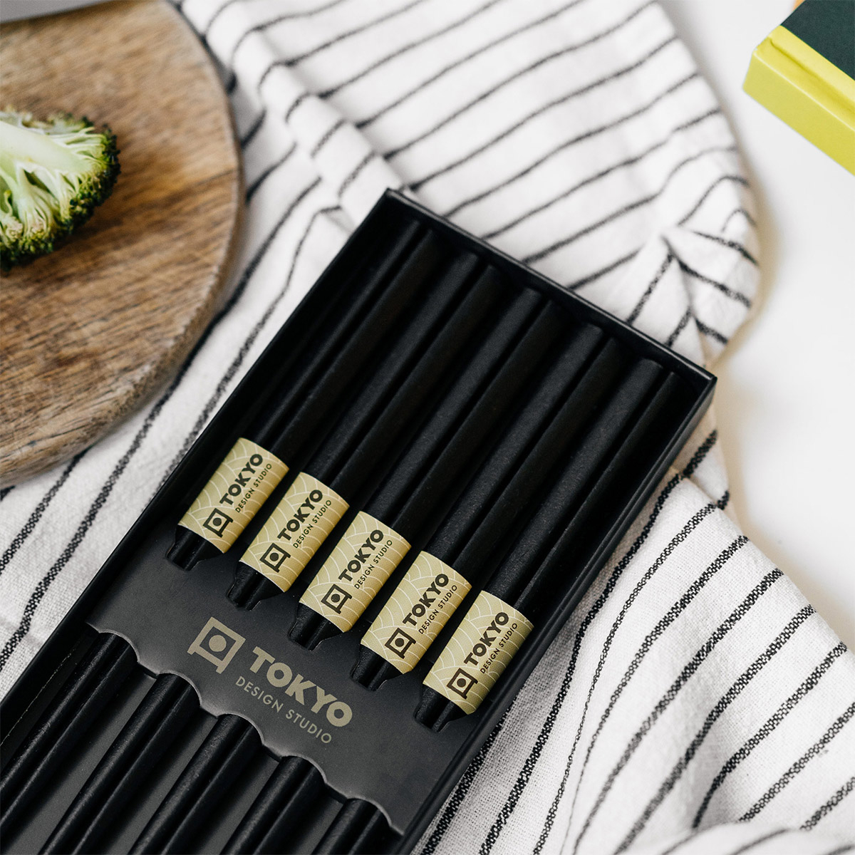 Baguettes en Bambou Tokyo Design Studio – Set de 5 Paires, Élégance Naturelle, Idéal Pour Soirées Sushi et Table d’Exception