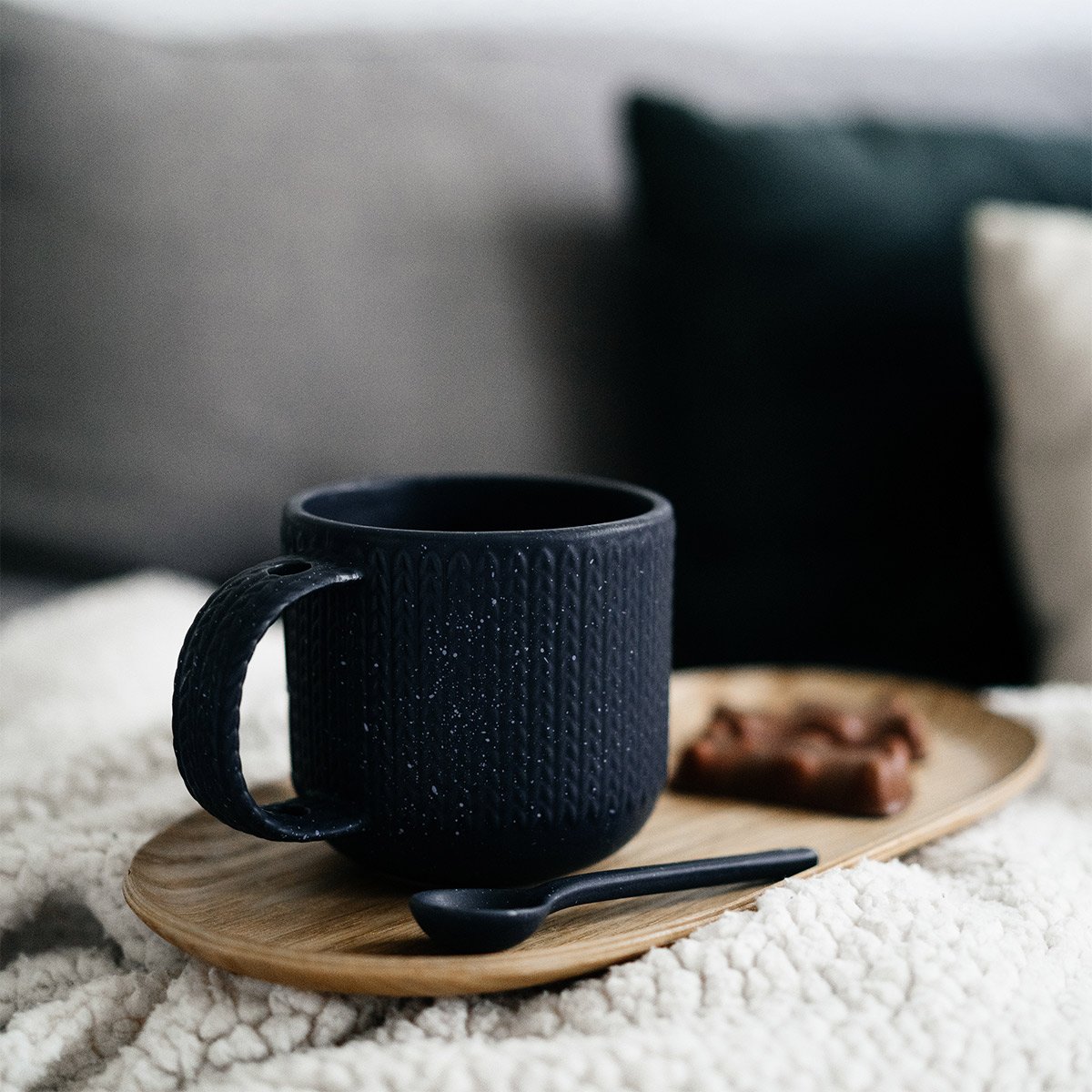 Mug céramique United By Blue – Tasse XXL avec cuillère intégrée, design éco-responsable pour café, thé ou douceur