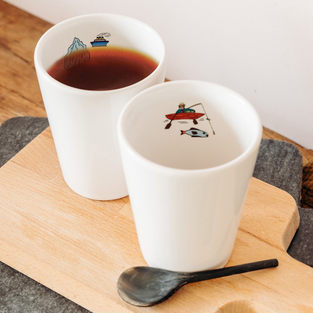 Mugs animés Okuri – Tasse sans anse en faïence, design espiègle avec illustrations vivantes, micro-ondes et lave-vaisselle