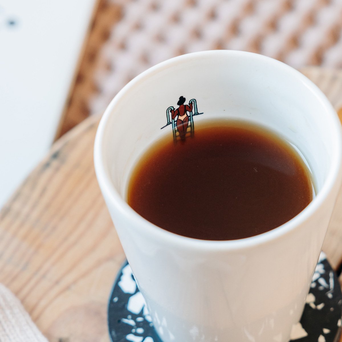 Mugs animés Okuri – Tasse sans anse en faïence, design espiègle avec illustrations vivantes, micro-ondes et lave-vaisselle