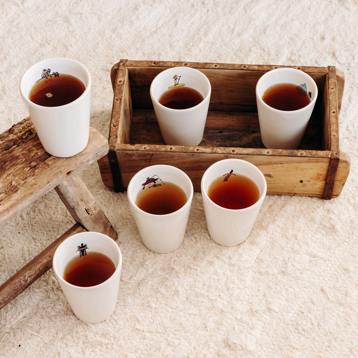 Mugs animés Okuri – Tasse sans anse en faïence, design espiègle avec illustrations vivantes, micro-ondes et lave-vaisselle