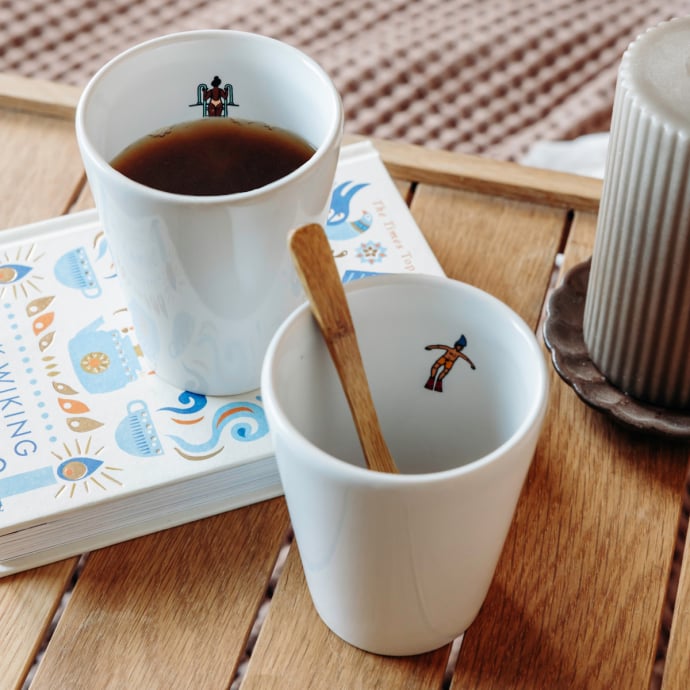 Mugs animés Okuri – Tasse sans anse en faïence, design espiègle avec illustrations vivantes, micro-ondes et lave-vaisselle