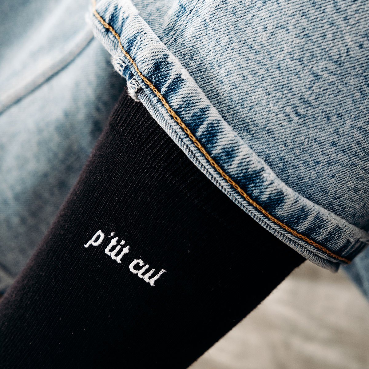 Chaussettes Love Socks Homme – Okuri, duo de chaussettes brodées à message d’amour, confort premium, certifiées Oeko-Tex, made i