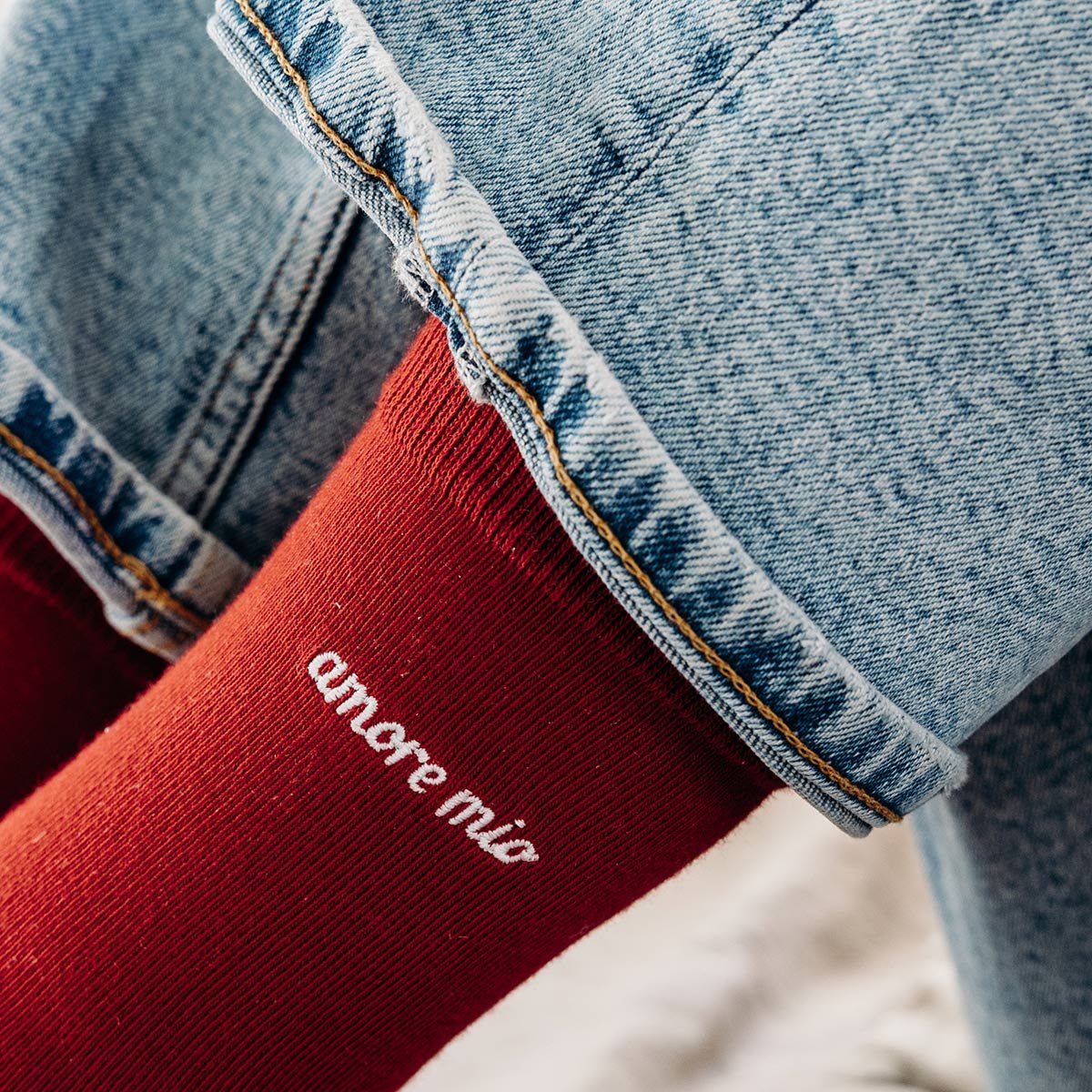 Chaussettes Love Socks Homme – Okuri, duo de chaussettes brodées à message d’amour, confort premium, certifiées Oeko-Tex, made i