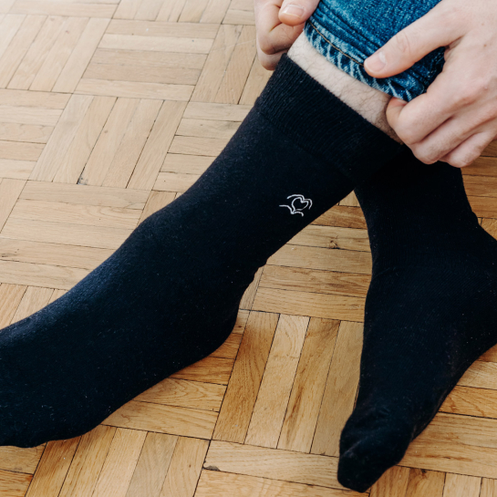 Chaussettes Love Socks Homme – Okuri, duo de chaussettes brodées à message d’amour, confort premium, certifiées Oeko-Tex, made i