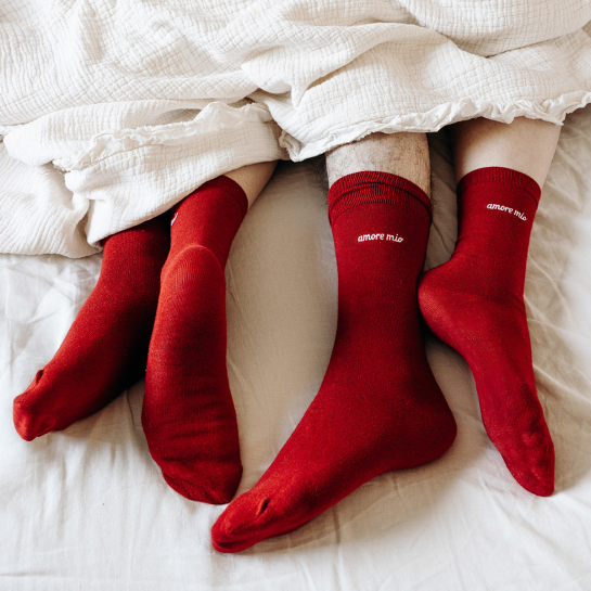 Chaussettes Love Socks Homme – Okuri, duo de chaussettes brodées à message d’amour, confort premium, certifiées Oeko-Tex, made i