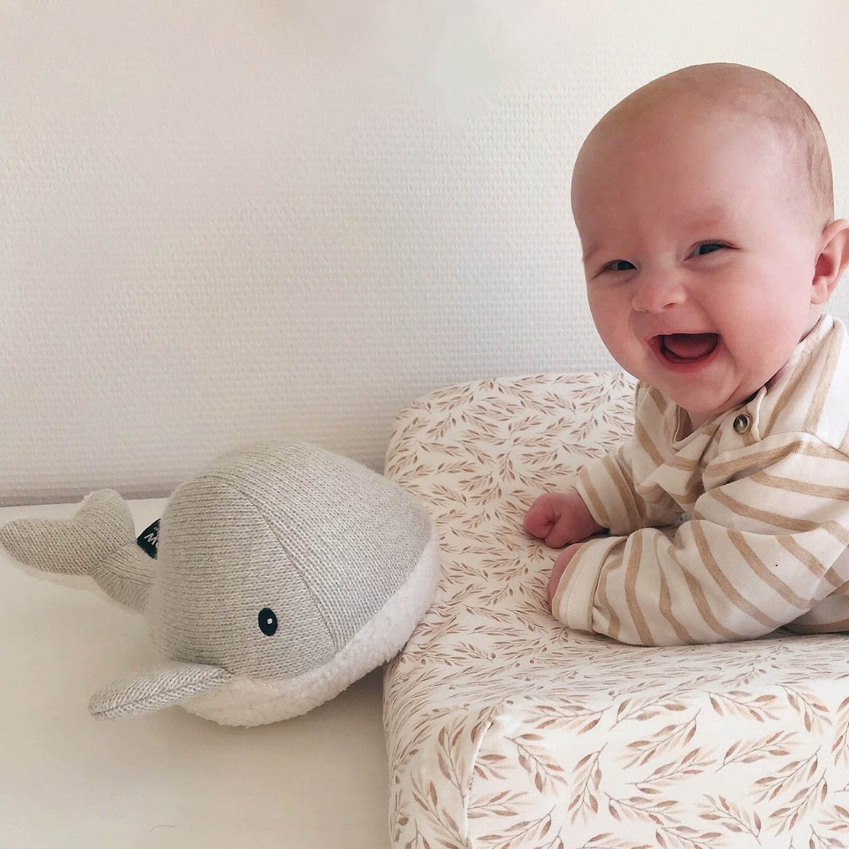 Peluche Bruit Baleine Flow - Doudou Apaisant Bébé  Sons Relaxants, Minuterie & Rechargeable - Blanc - Blanc (Flow) - Image 2
