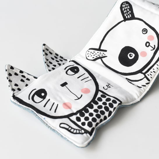 Livre d'Éveil Noir & Blanc Wee Gallery - Accordéon en Tissu Bio | Stimule la Vision Bébé - Jouet Sensoriel