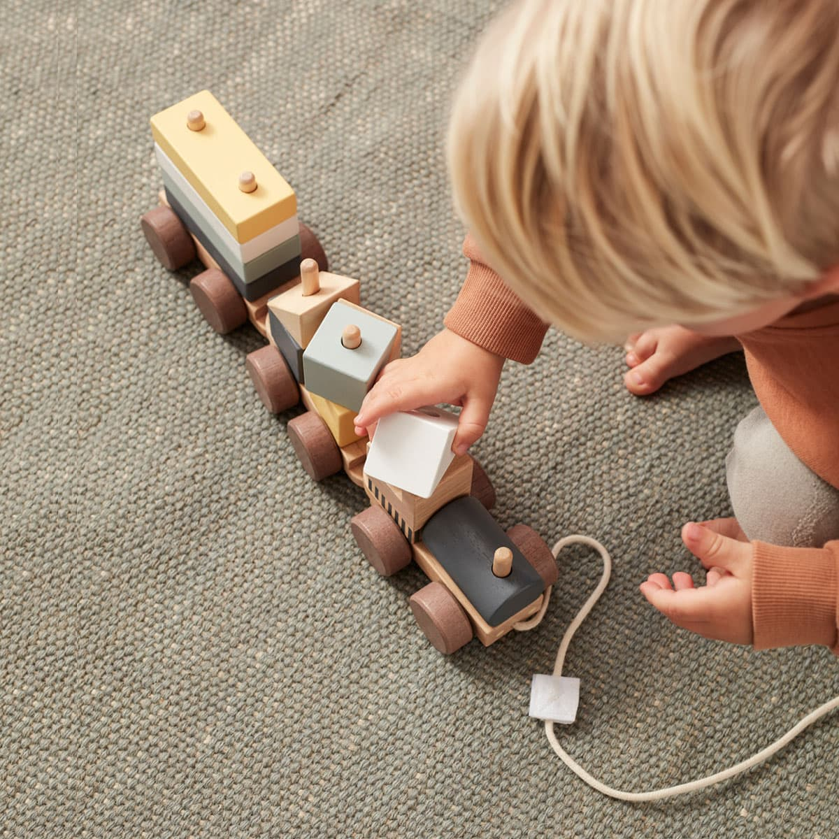 Petit Train Empilable en Bois Kids Concept - Jouet à Tirer  Motricité, Coordination & Imagination Créative - Bois (Kids Concept) - Image 2