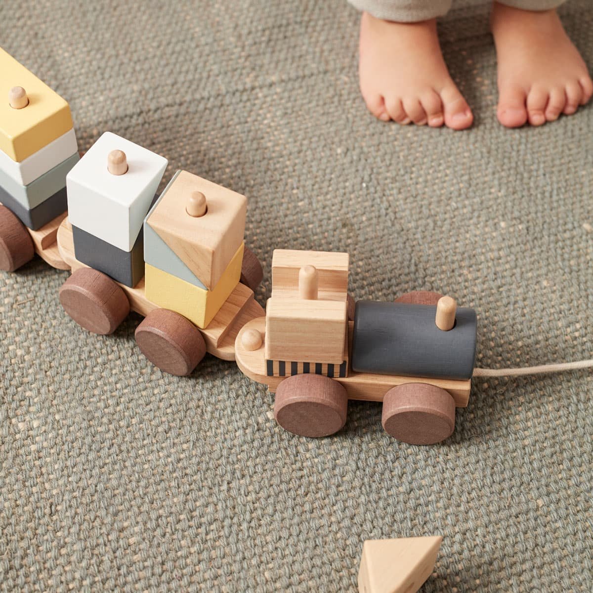 Petit Train Empilable en Bois Kids Concept - Jouet à Tirer  Motricité, Coordination & Imagination Créative - Bois (Kids Concept) - Image 1