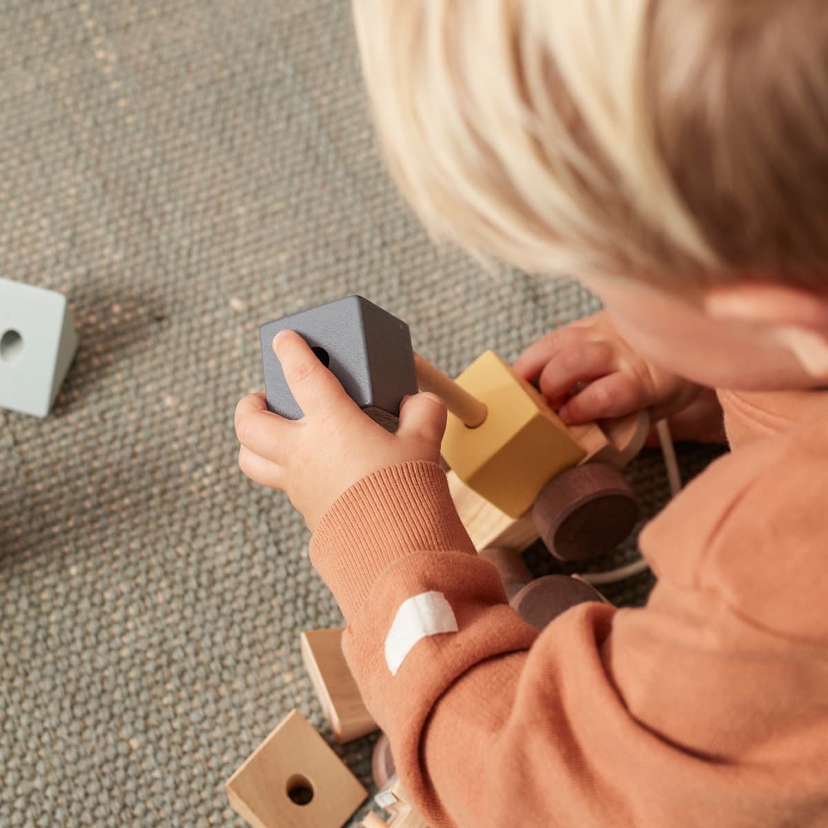 Petit Train Empilable en Bois Kids Concept - Jouet à Tirer | Motricité, Coordination & Imagination Créative