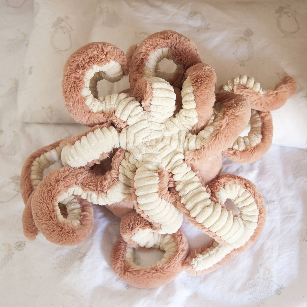 Peluche Pieuvre Odell Jellycat - Doudou XXL Ultra Doux  Tentacules Faciles à Saisir - Sécurité EN71 - M - Rose - M - Rose (Jellycat) - Image 10