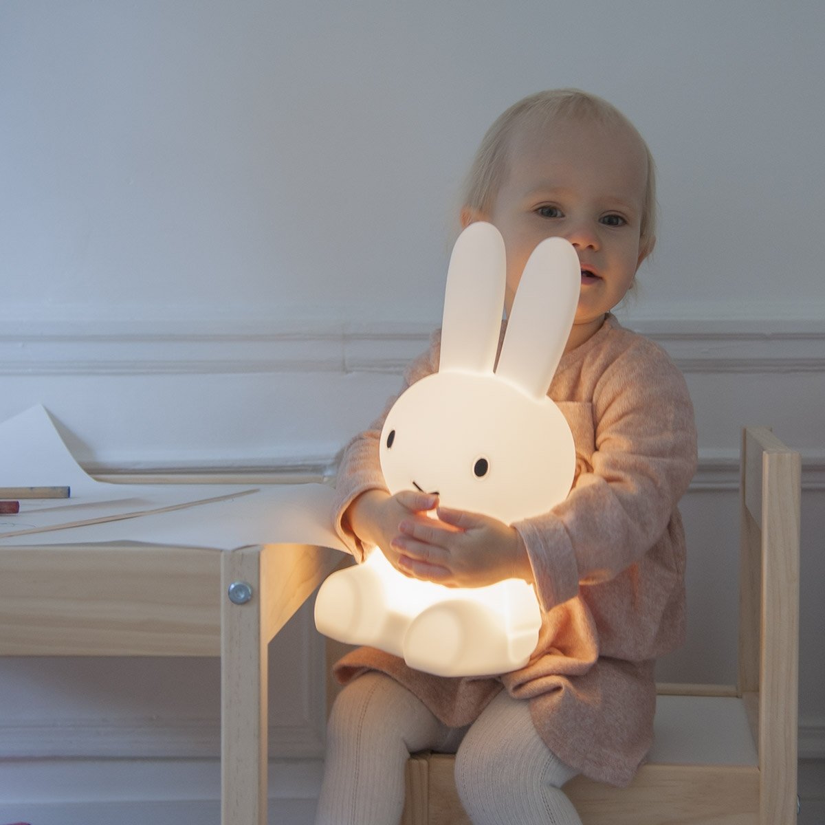 Veilleuse Miffy Mr Maria - Lapin iconique en silicone doux - Recharge USB & intensité variable - Silicone (Mr Maria) - Image 6