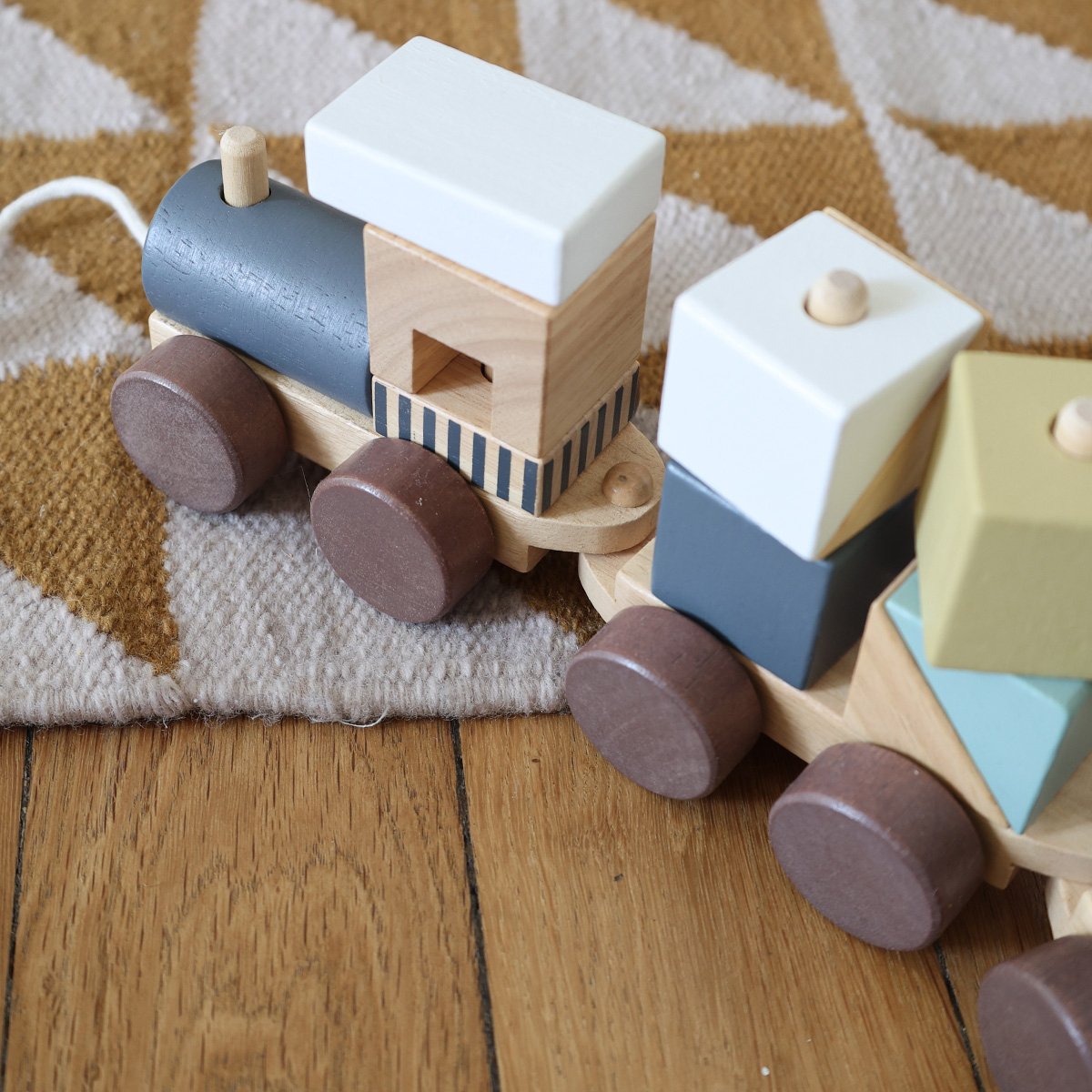 Petit Train Empilable en Bois Kids Concept - Jouet à Tirer | Motricité, Coordination & Imagination Créative