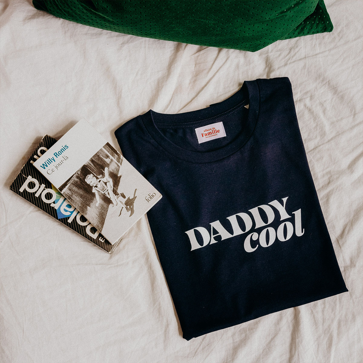 T-shirt Daddy Cool Affaire de famille Coton bio sérigraphié Inspiration  rétro 80’s VHS packaging