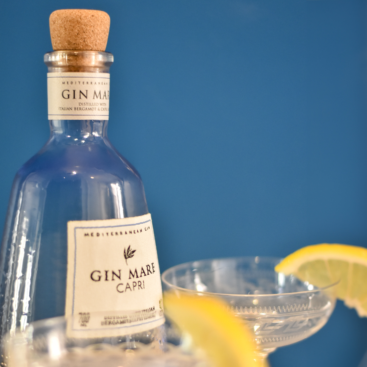 Gin Mare Capri Dugas – Gin méditerranéen aux botaniques d’olive, thym et romarin, produit artisanal en Espagne