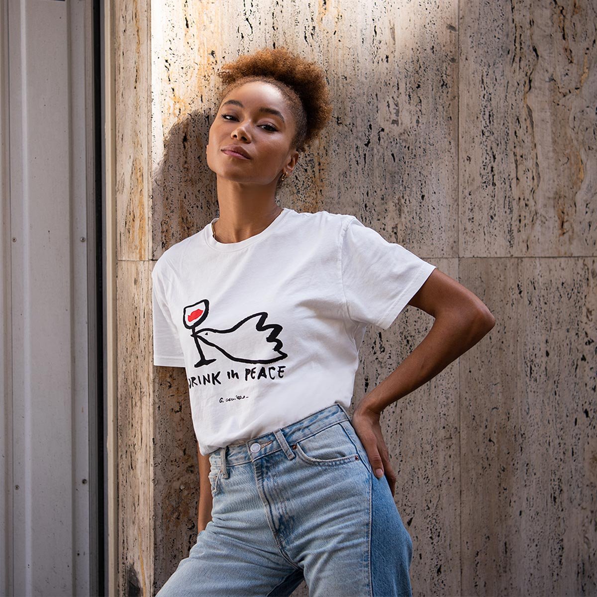 T-shirt Drink in Peace Blanc Bask in the sun – Coton Bio GOTS, Design Colombe & Verre de Vin, Look Détente Made in Portugal