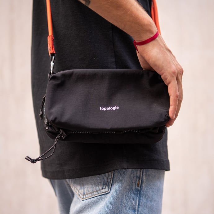 Sacoche bottle Topologie – Sacoche déperlante multifonction pour gourde ou parapluie, organisation optimale et design chic