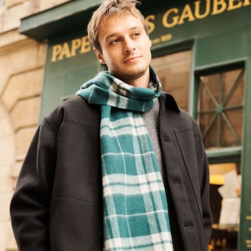Écharpe à carreaux en laine (image 2)