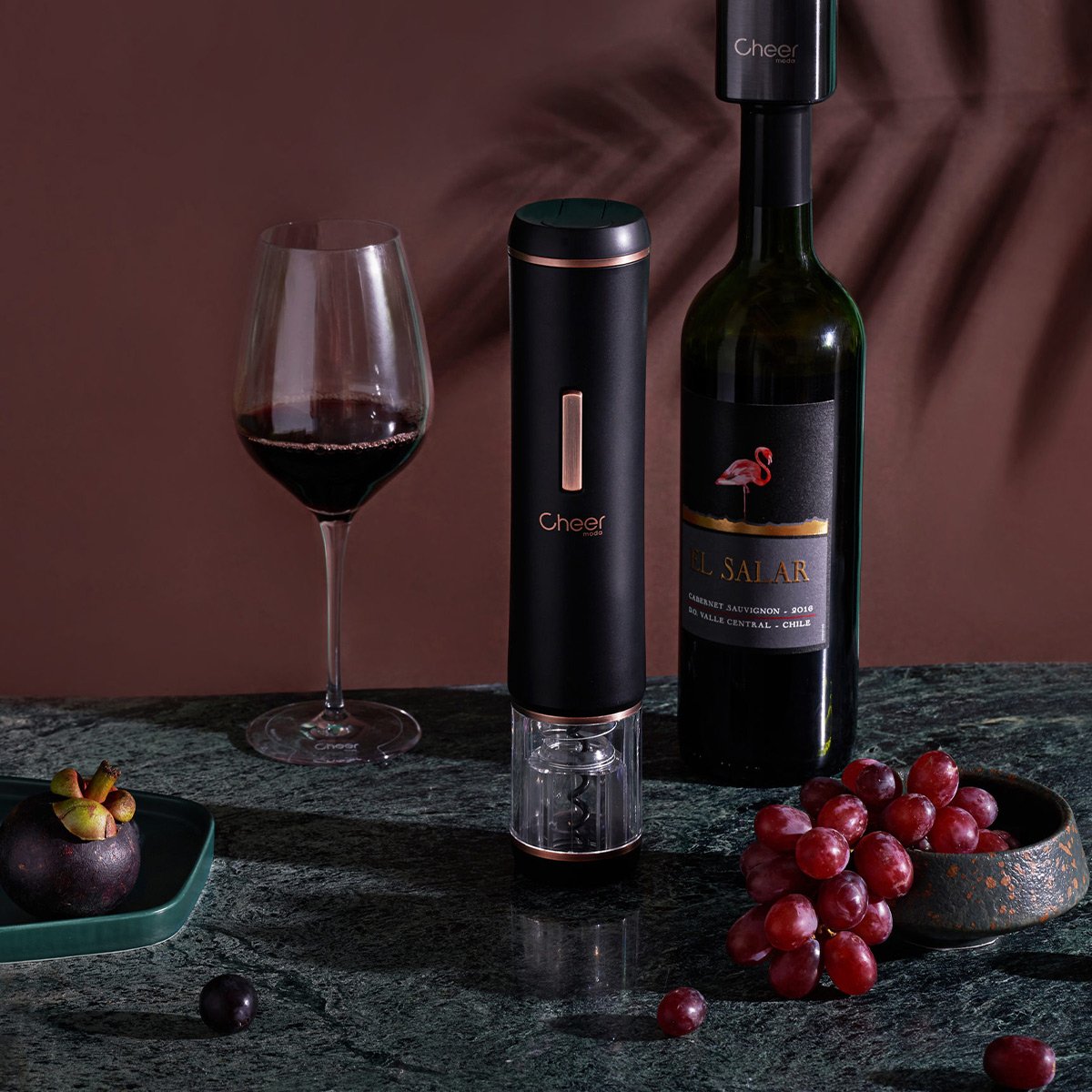 Tire-bouchon électrique – Cheer Moda, accessoire à piles débouchant en 6 sec avec coupe-capsule intégré, design primé pour vins