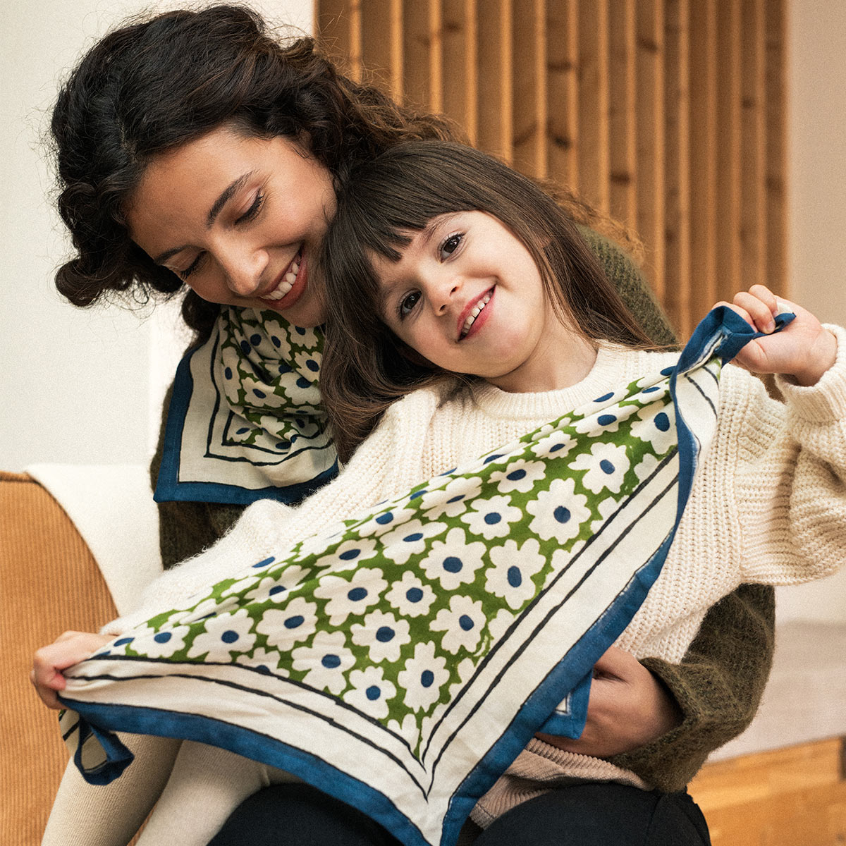 Foulard marguerite Affaire de famille - Impression block print - Fabriqué en Inde - Format adulte & enfant - Petit format - Vert - Petit format - Vert (Affaire De Famille) - Image 1