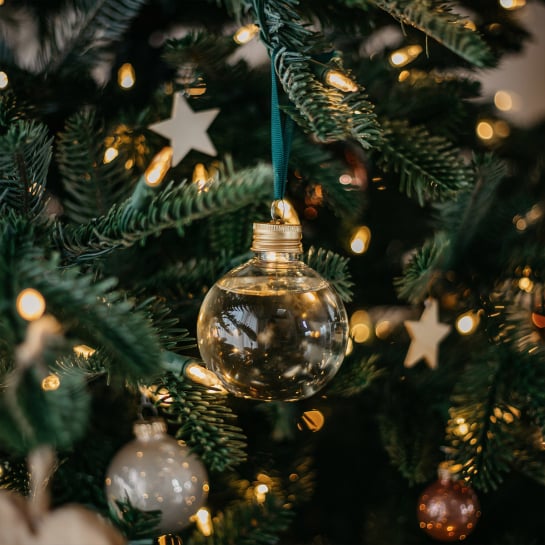 Boule de Noël au Gin DIY Okuri – Coffret kit créatif pour fabriquer gin festif dans une boule, original pour le sapin