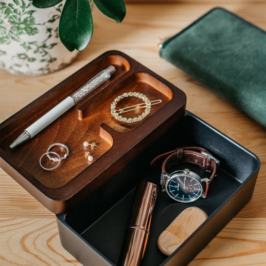 Vide-poche magnétique – Mordéco, vide-poche en bois de hêtre et aluminium avec plateau rotatif, design minimal chic