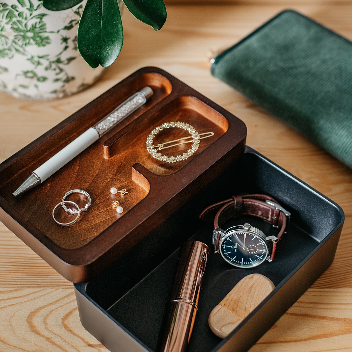 Vide-poche magnétique – Mordéco, vide-poche en bois de hêtre et aluminium avec plateau rotatif, design minimal chic