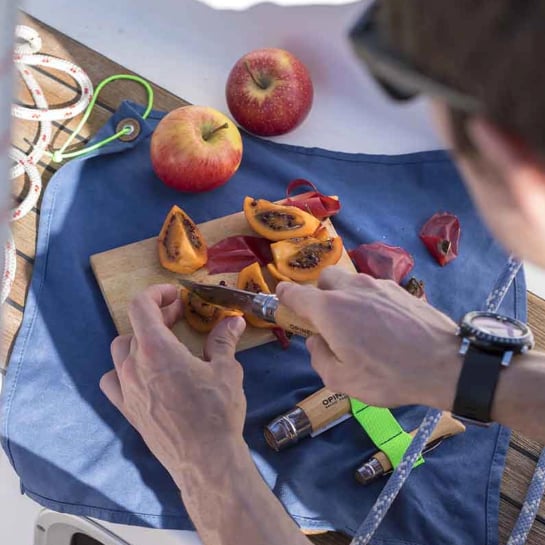 Kit opinel de cuisine nomade – Opinel, set complet en bois de hêtre pour cuisiner en extérieur, couteau, tire-bouchon, planche,