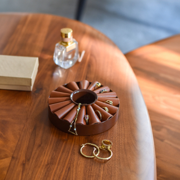 Présentoir pour bagues en cuir (image 2)