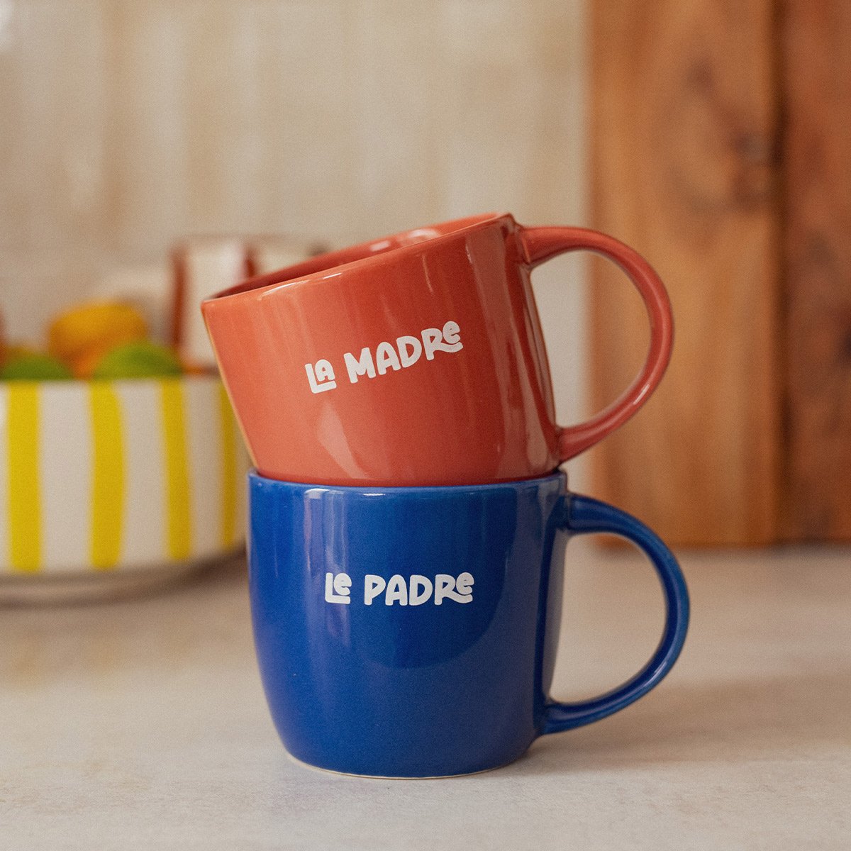 Mug Le Padre – Affaire de Famille, mug en faïence coloré sérigraphié ‘Le Padre’, 36 cl, design moderne et fabriqué en Europe