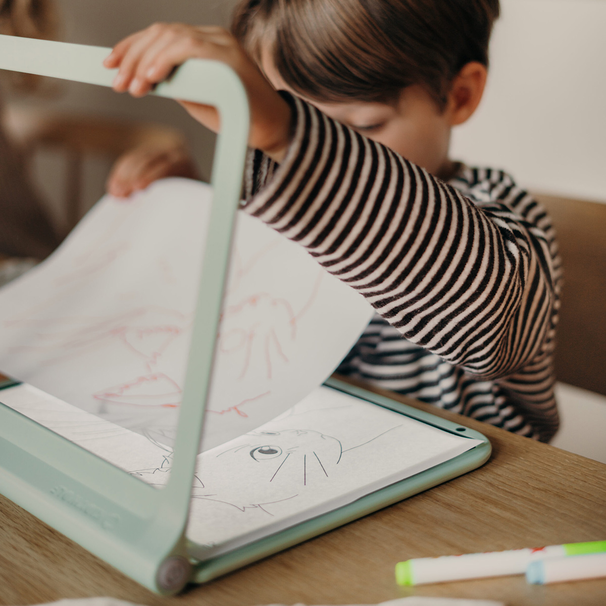 Tablette à Dessin Lumineuse Kidywolf - Tablette Graphique Enfant | Décalque Facile & Effet Néon - USB-C (Kidywolf) - Image 2