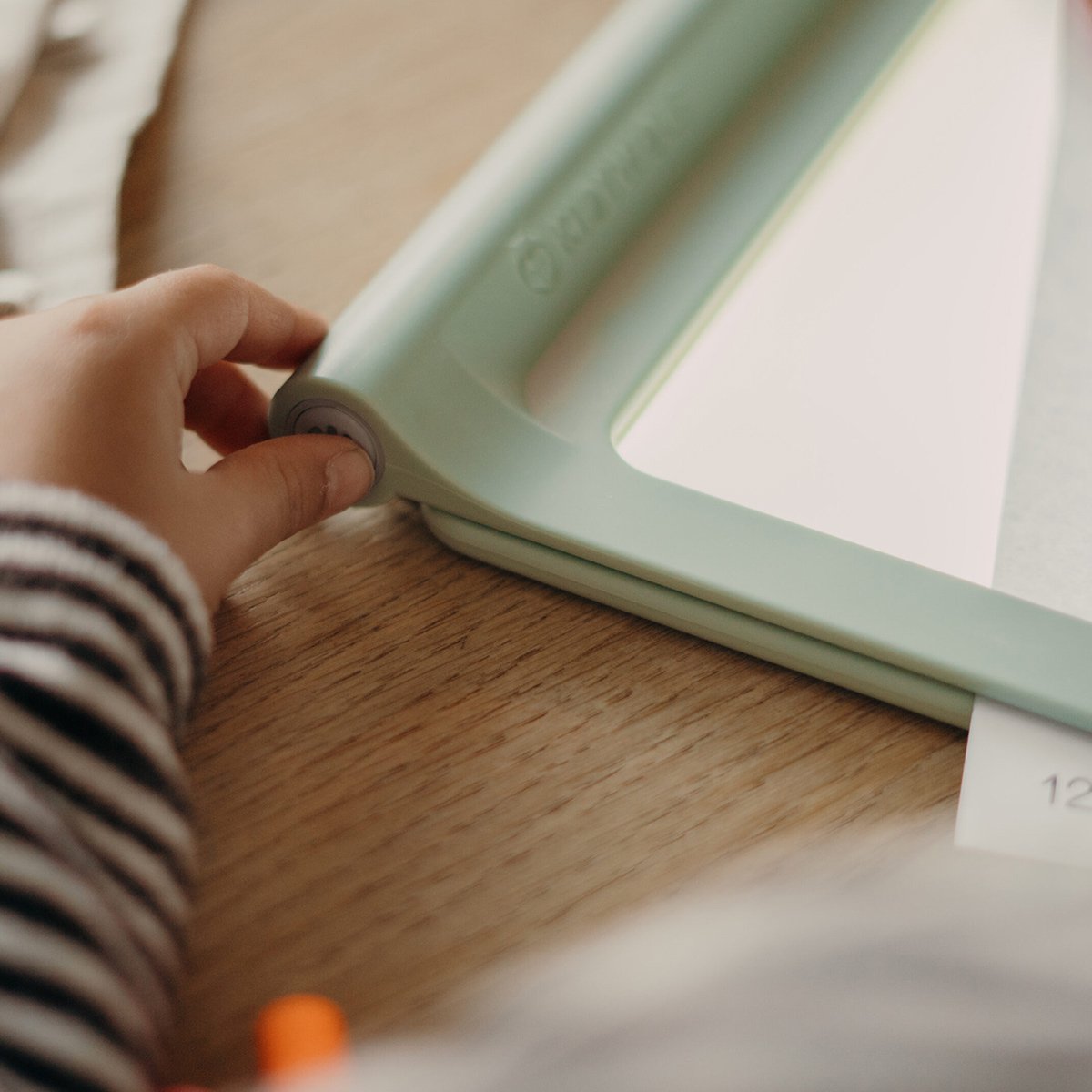 Tablette à Dessin Lumineuse Kidywolf - Tablette Graphique Enfant | Décalque Facile & Effet Néon - USB-C