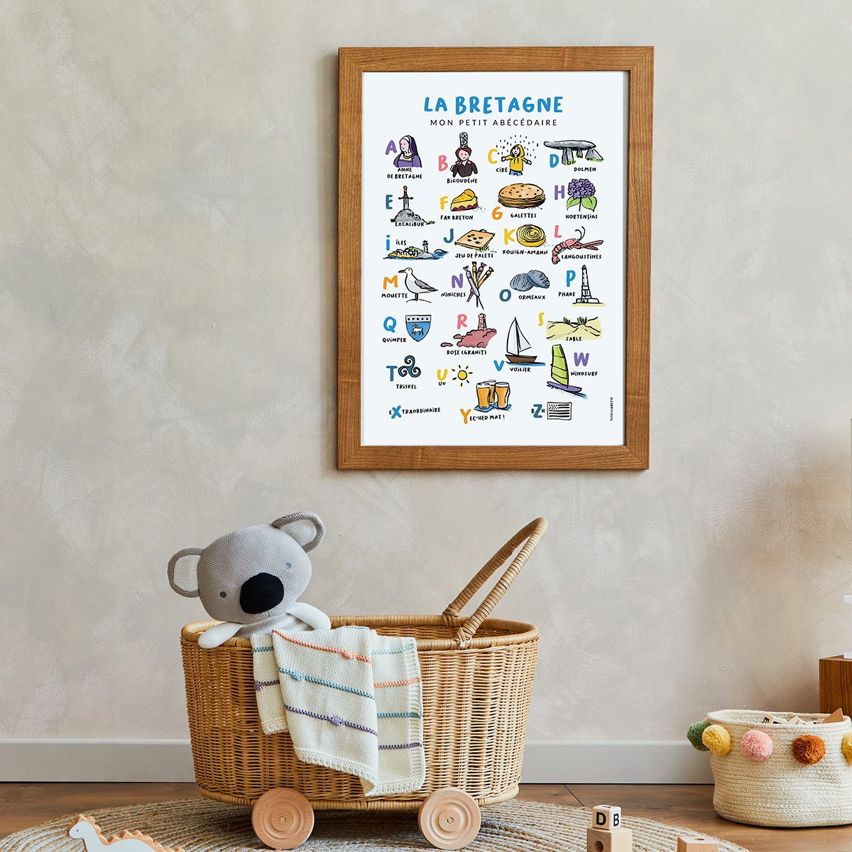 Affiche abécédaire villes et régions Tata Clairette – Affiche éducative illustrée à la main, format A6, fabriquée à Nice, France